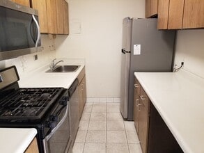 8 Juniper St, Unit 55U in Brookline, MA - Foto de edificio - Building Photo