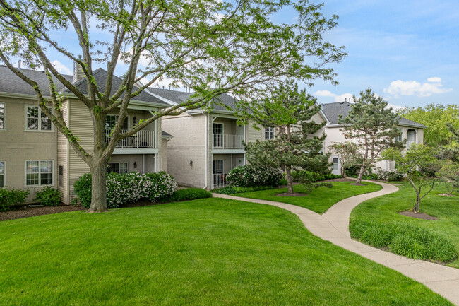 Legends Of Carol Stream Condominiums in Carol Stream, IL - Building Photo - Building Photo