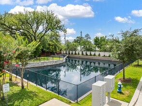 5021 Lehman Oaks Dr in Houston, TX - Building Photo - Building Photo