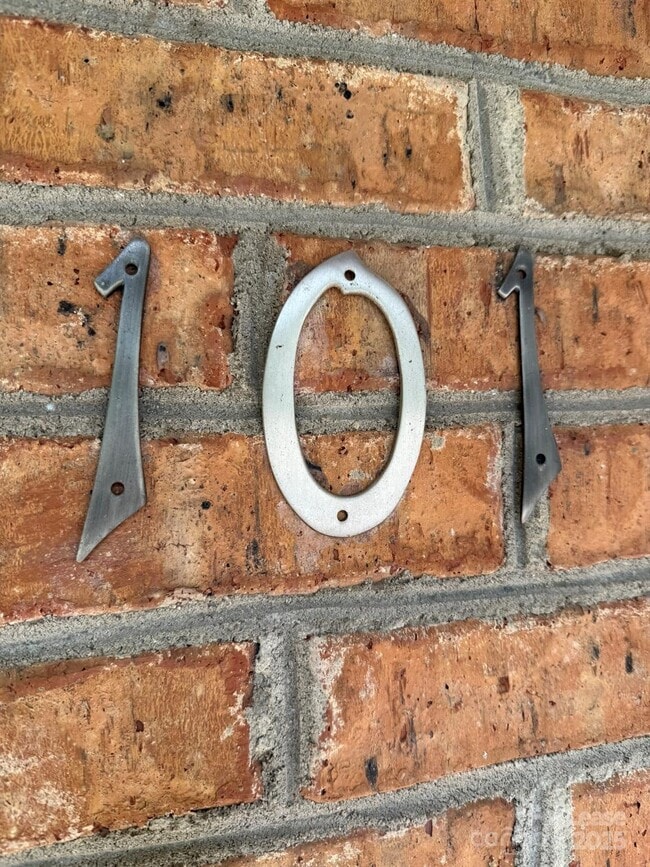 property at 406 W 9th St