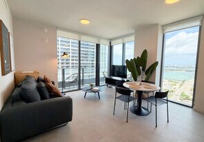 121 NE 5th St, Unit SI FL12-ID1521895P in Miami, FL - Building Photo