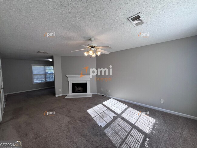 2015 Ivy Ln in Union City, GA - Foto de edificio - Building Photo