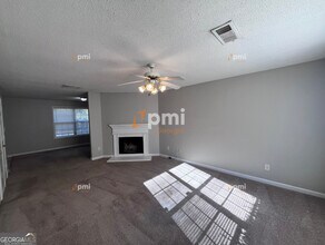 2015 Ivy Ln in Union City, GA - Building Photo - Building Photo