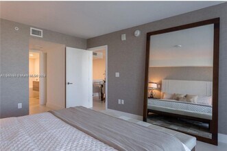 9261 E Bay Harbor Dr in Bay Harbor Islands, FL - Foto de edificio - Building Photo