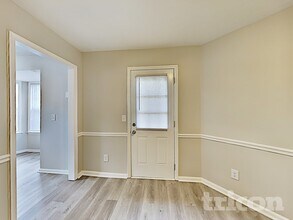 102 Natchez Ct S in La Vergne, TN - Foto de edificio - Building Photo