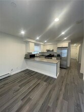 1-98 Cross Bay Pkwy-Unit -1 in Queens, NY - Foto de edificio - Building Photo