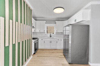 98 W 32nd St in Bayonne, NJ - Building Photo - Building Photo