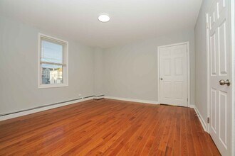 81 Devon St, Unit 2nd fl in Kearny, NJ - Building Photo - Building Photo