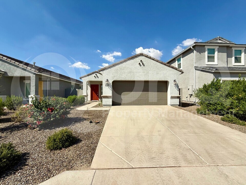 3372 W Stanton Ave in Mesa, AZ - Building Photo