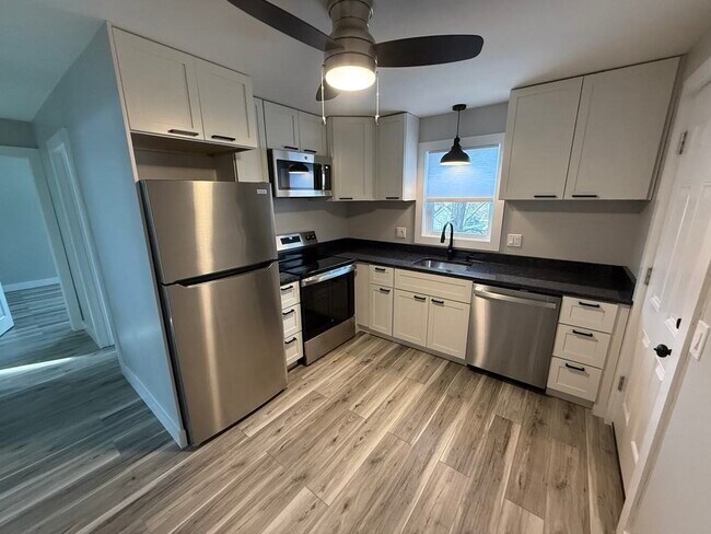 12 Hunnewell Rd in Worcester, MA - Building Photo - Building Photo