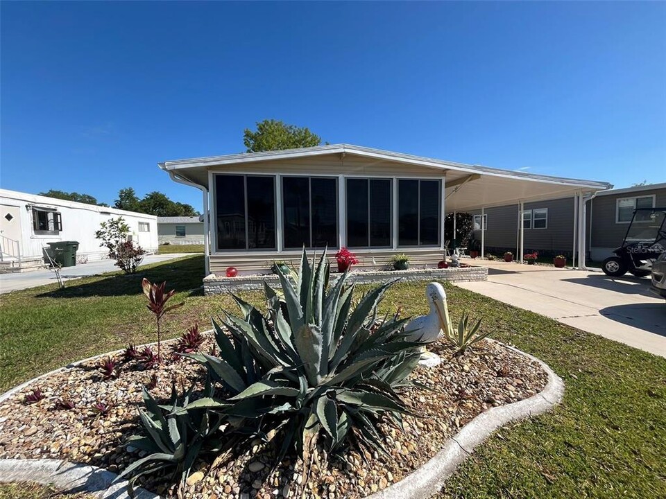 700 Fairmount Dr in North Port, FL - Building Photo