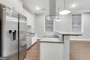 19 E Fayette St in Baltimore, MD - Building Photo