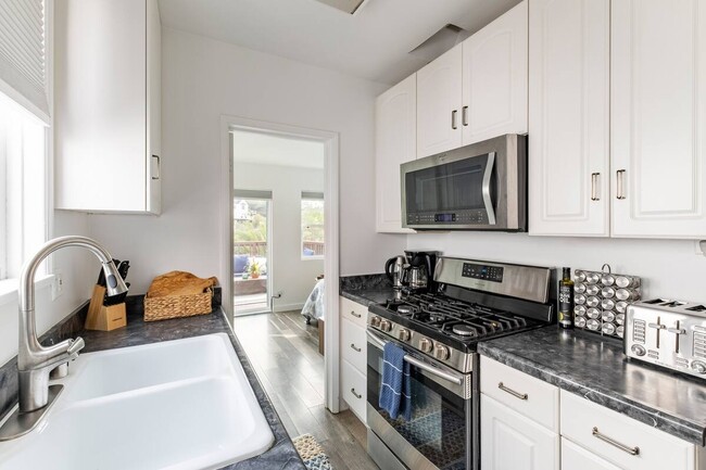 3523 Crowell St in San Diego, CA - Building Photo - Building Photo