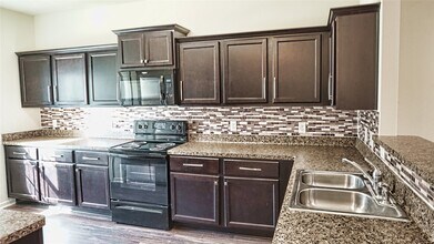 10510 Pine Landing Dr in Houston, TX - Building Photo - Building Photo