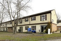 Pine Terrace Estates in Jefferson, OH - Foto de edificio - Building Photo