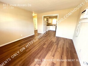 813 John Adams Dr in San Antonio, TX - Building Photo - Building Photo