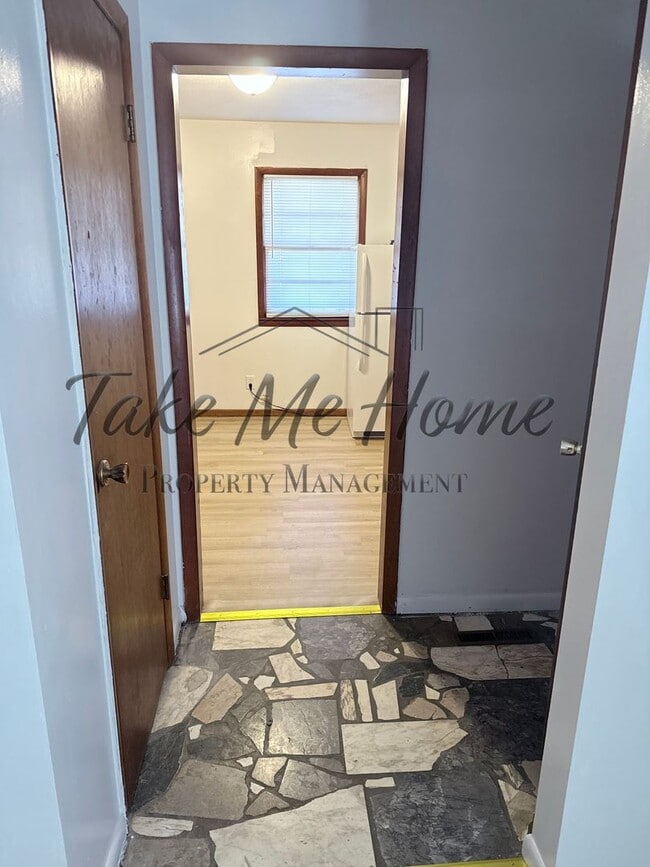 526 N Lone Pine Ave in Springfield, MO - Building Photo - Building Photo