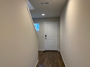 557 NE 138th Pl in Vancouver, WA - Building Photo - Building Photo