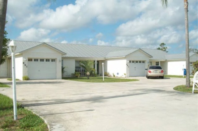 Colonial Heights Apartments in Vero Beach, FL - Building Photo