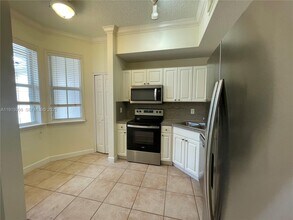 10159 NW 43rd Terrace in Doral, FL - Foto de edificio - Building Photo