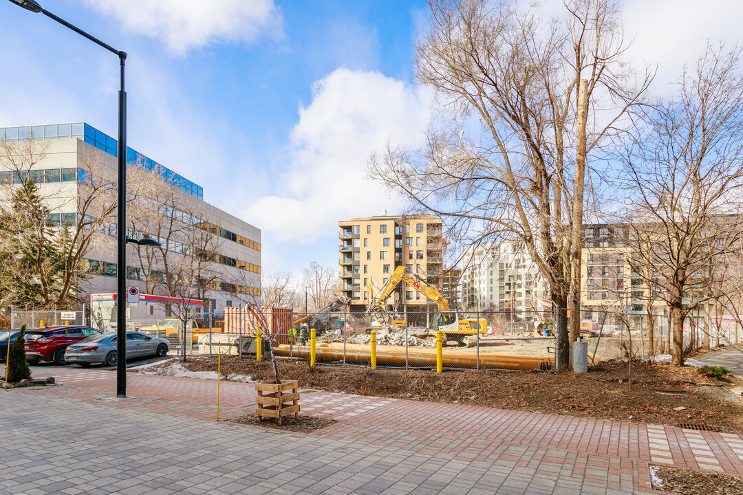 5055 Buchan St in Montréal, QC - Building Photo