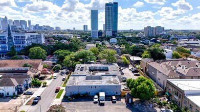 1423 Hawthorne St in Houston, TX - Foto de edificio - Building Photo