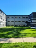 Parkview Manor in Oakville, ON - Building Photo