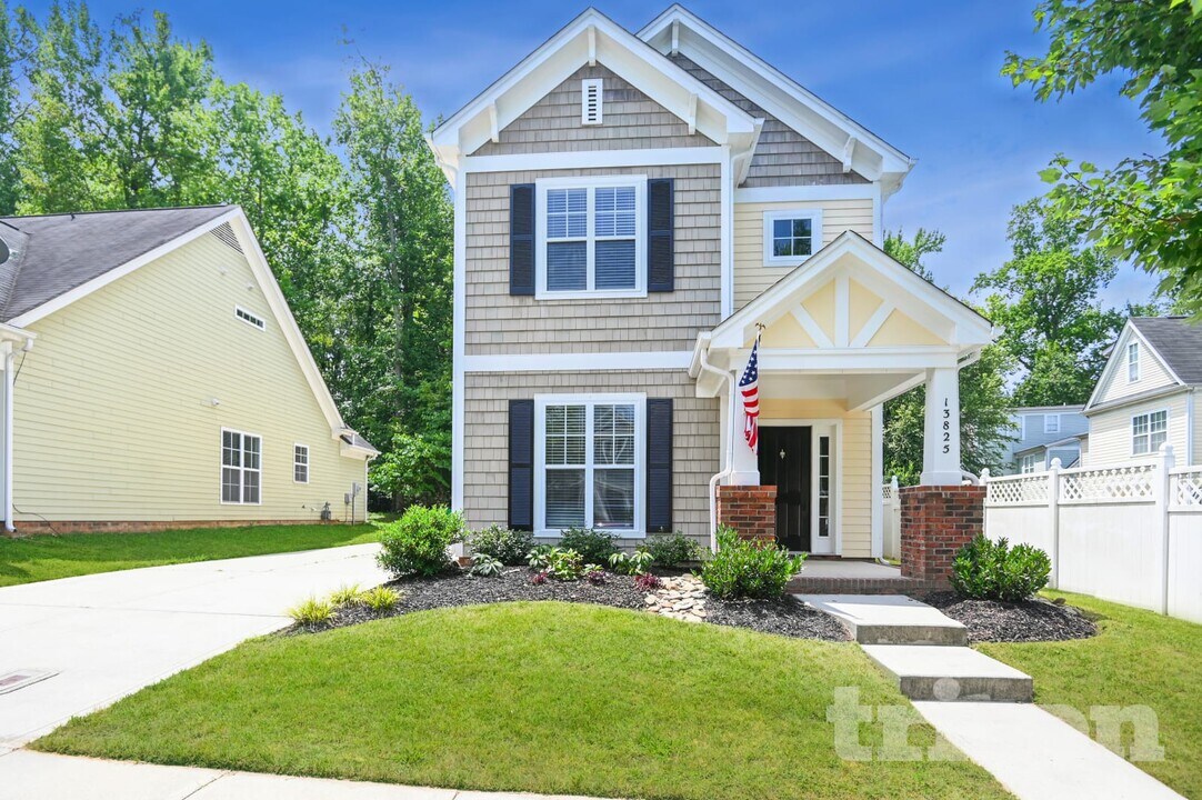 13825 Connell Green Dr in Charlotte, NC - Foto de edificio