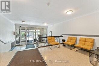 24-324 Shallmar Blvd in Toronto, ON - Building Photo - Building Photo