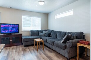 5706 W 1st Pl in Kennewick, WA - Building Photo