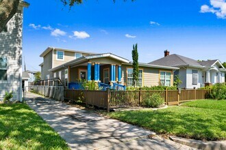 4708 Woodrow Ave in Galveston, TX - Foto de edificio - Building Photo