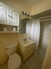 7606 Southside Ln, Unit A in Tampa, FL - Foto de edificio - Building Photo