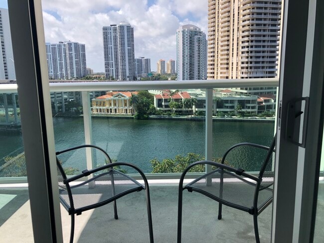 19390 Collins Ave, Unit 911 in Sunny Isles Beach, FL - Building Photo - Building Photo