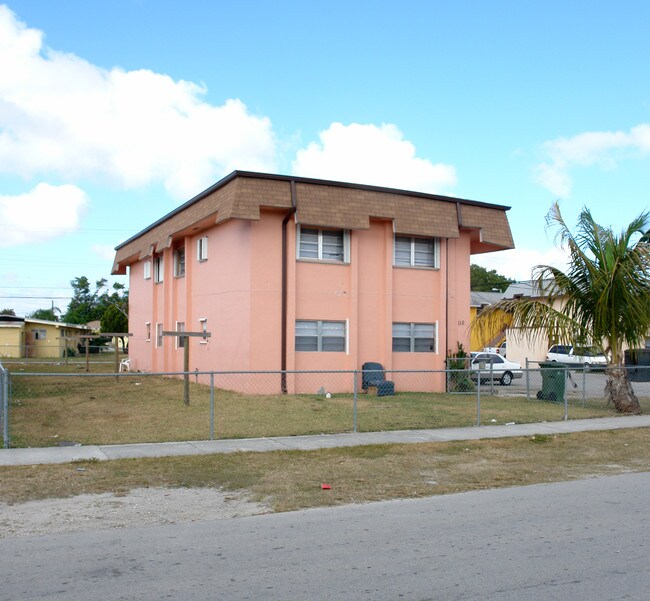 116 NW 5th Ave in Homestead, FL - Building Photo - Building Photo