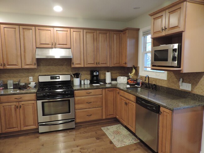 7 Ward Ct, Unit #2