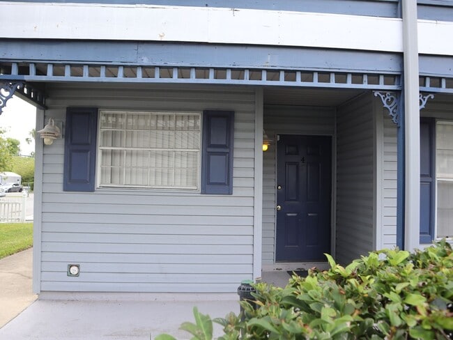 313 Dirksen Dr in Debary, FL - Building Photo - Building Photo