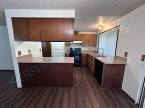 3095 SW 15th Ct in Gresham, OR - Building Photo - Building Photo