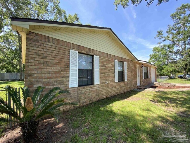 4815 Yorkshire Ave in Pensacola, FL - Building Photo - Building Photo