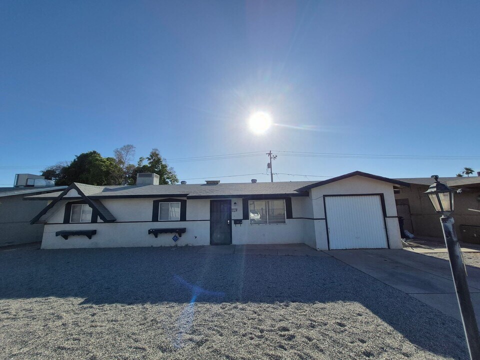 2668 S Madison Ave in Yuma, AZ - Building Photo