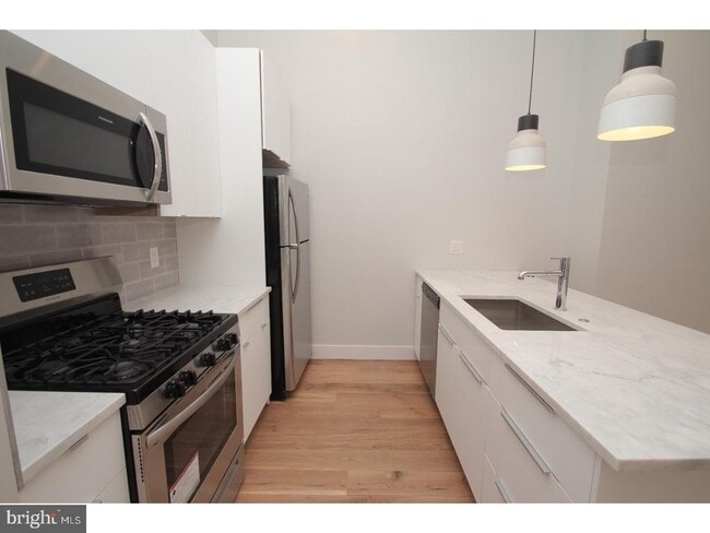 220 S 3rd St in Philadelphia, PA - Building Photo - Building Photo