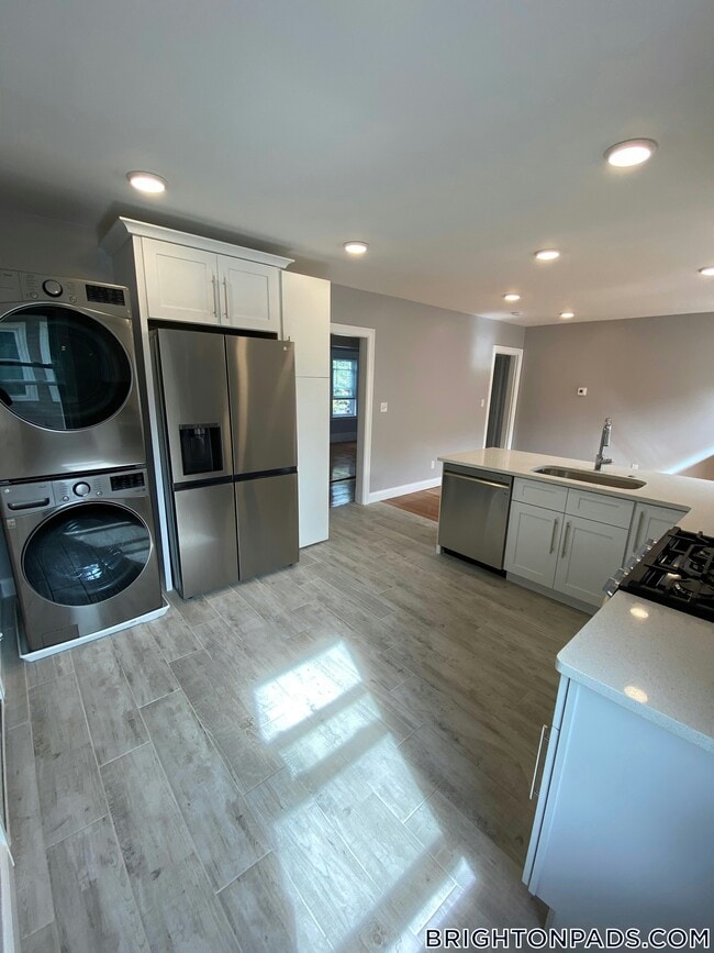 7 Elmira St