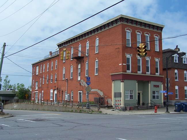 1920 Niagara St in Buffalo, NY - Building Photo - Building Photo