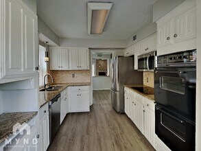 9723 Summerwood Cir in Dallas, TX - Building Photo - Building Photo