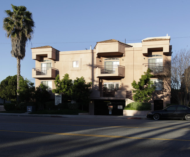 Buena Vista Luxiry Apartments in Burbank, CA - Building Photo - Building Photo