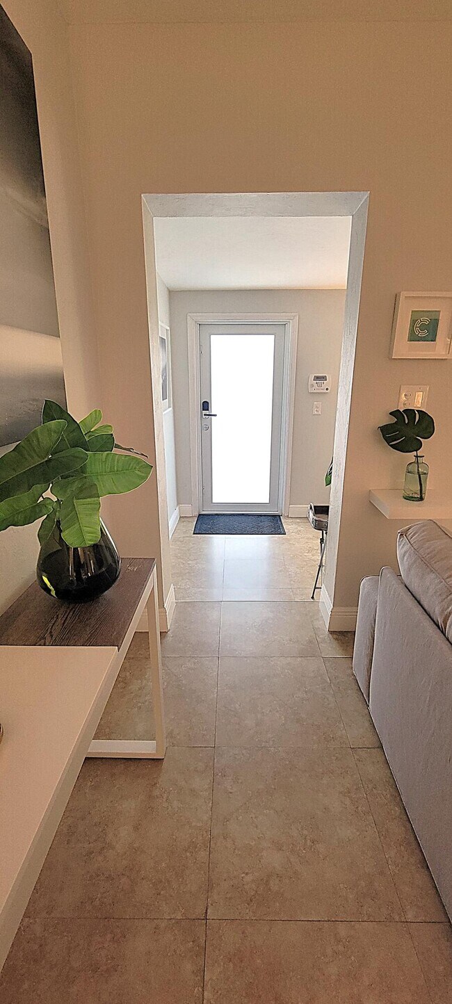 1401 NE 17th Way in Fort Lauderdale, FL - Building Photo - Building Photo