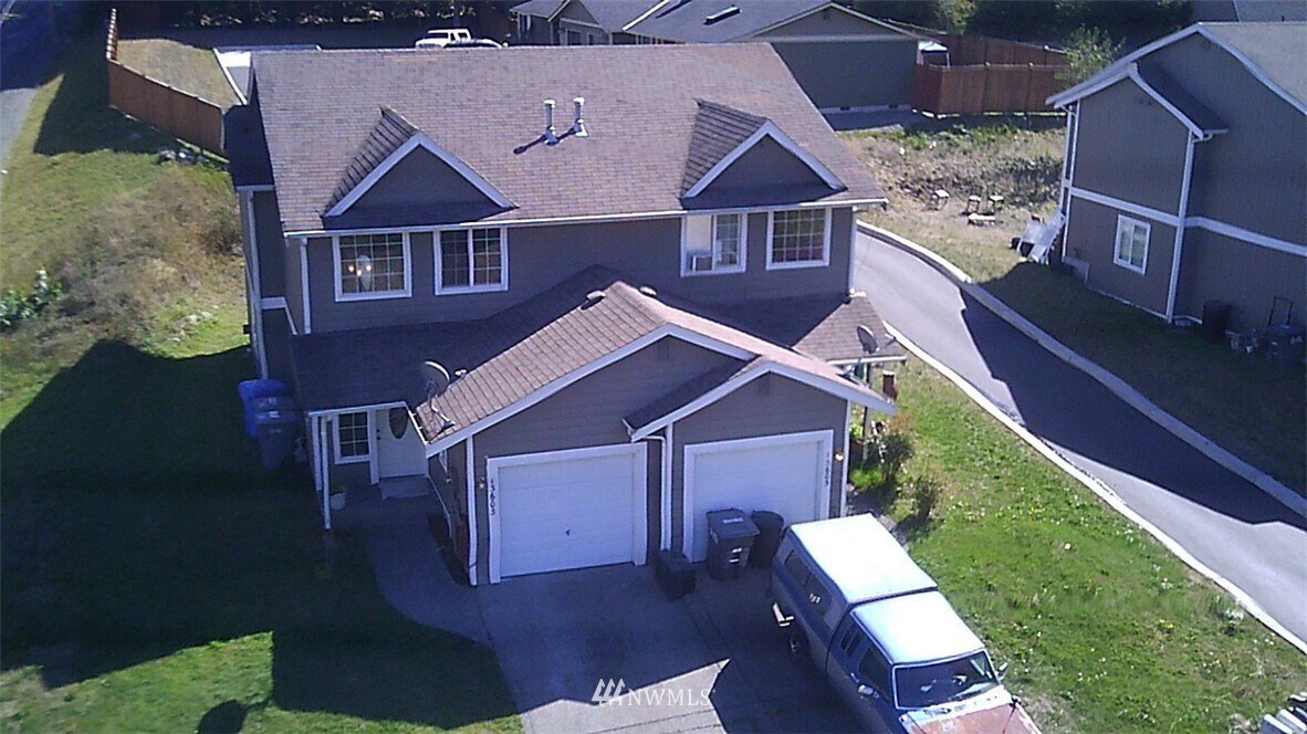 13605 114th Ave E in Puyallup, WA - Foto de edificio