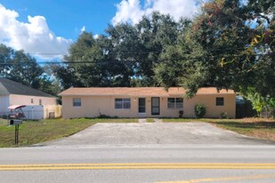 15696 Bolesta Rd in Clearwater, FL - Building Photo