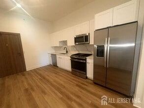 195 Main St in Metuchen, NJ - Building Photo - Building Photo