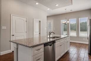 2820 Puter Creek Rd in Spring Branch, TX - Building Photo