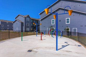 Esperanza at Queenston in Houston, TX - Building Photo - Building Photo